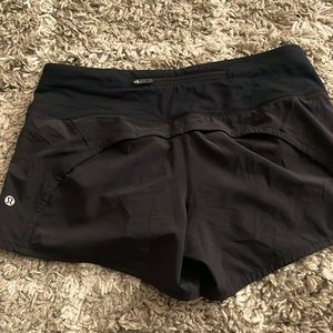 Lululemon Size 6 Speed Up Low-Rise Lined Short 2.5"